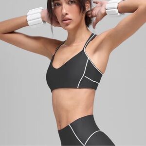BEST SELLER Alo yoga airlift haven bra black/white